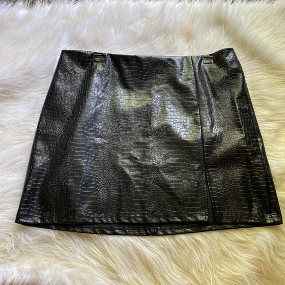 🚨BRAND NEW 🚨 fashion nova skirt size 1x SOLD - Picture 2 of 10